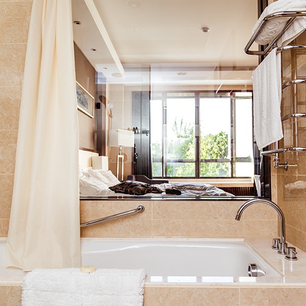 Κουρτίνες μπάνιου πολυτελείας: 3 σχέδια για hotels | Melinen